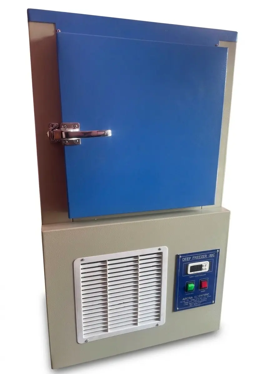 Industrial deep freezer for bulk food storage Large capacity deep freezer with top-opening lid Commercial deep freezer used in food and cold storage industry
